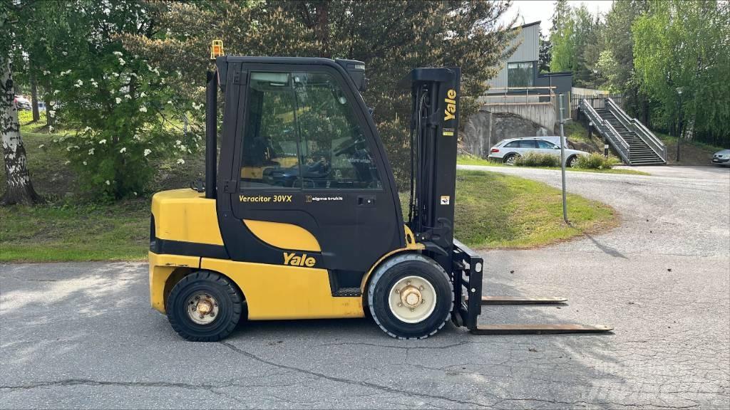 Yale GDP30VX Diesel Trucker