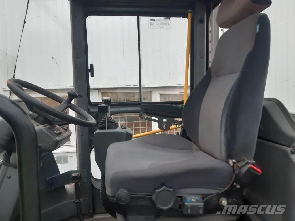 Kalmar DCE150-12 Diesel Trucker