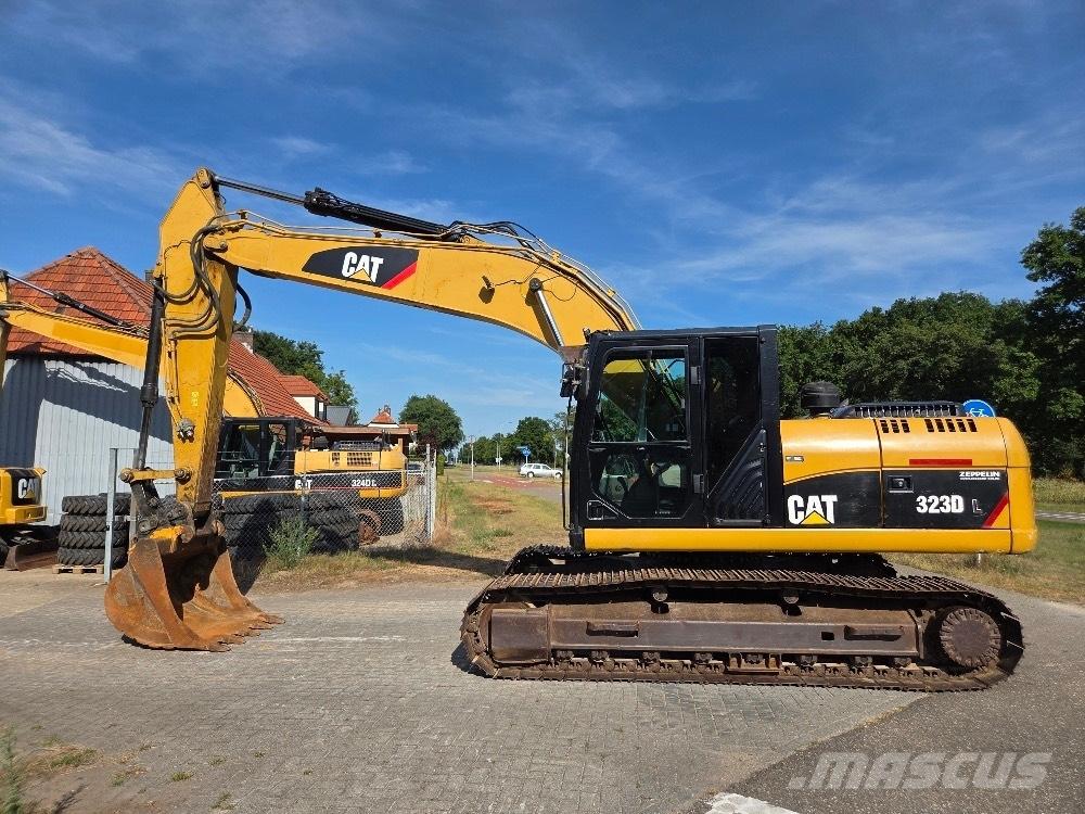 CAT 323DL Beltegraver