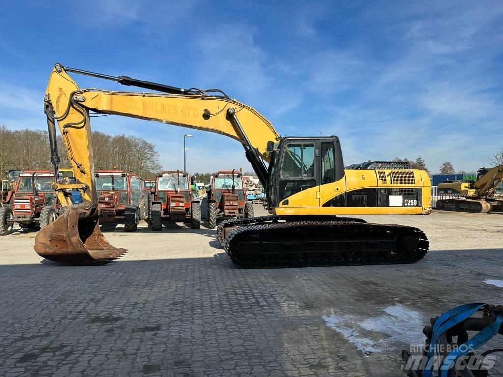 CAT 325DL Beltegraver