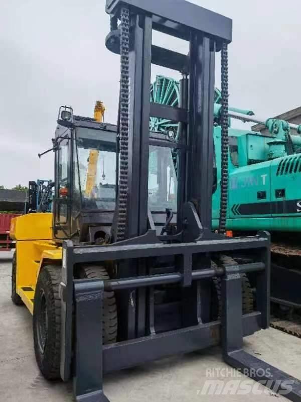 Komatsu FD 160 Diesel Trucker