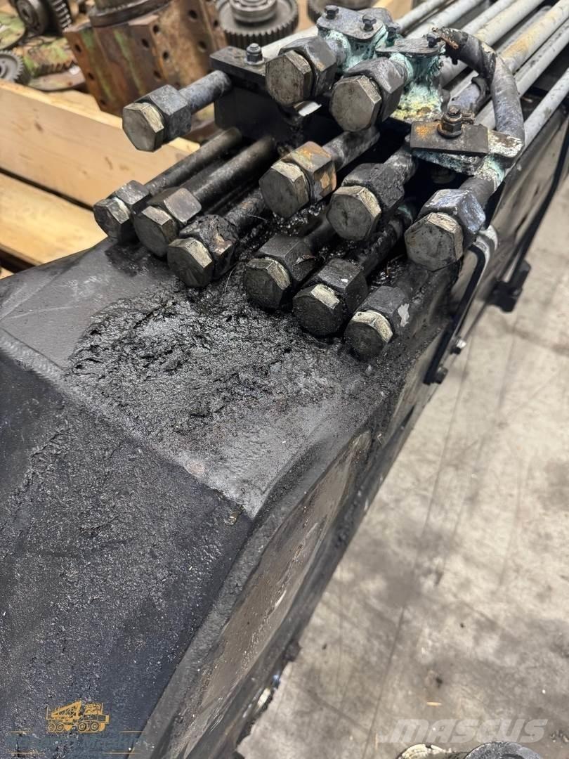 Komatsu 130F Lassbærere