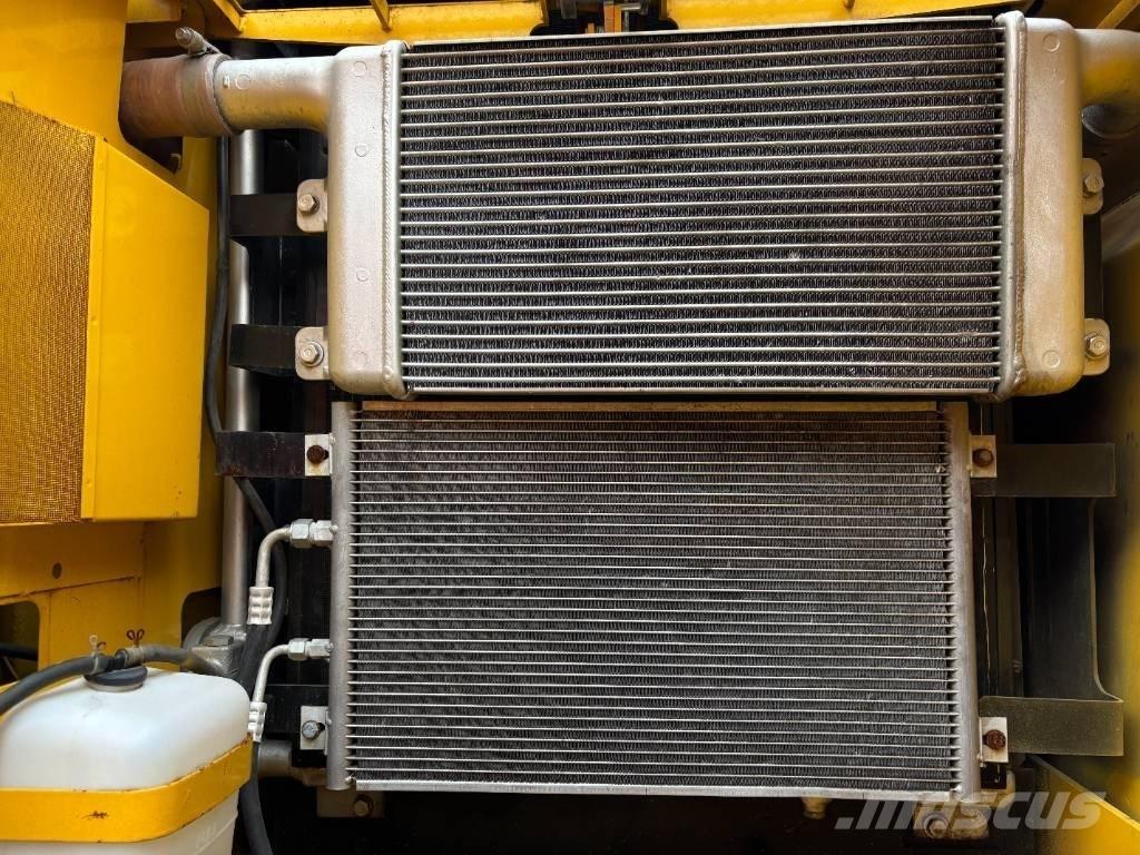 Komatsu PC 220-7 Beltegraver