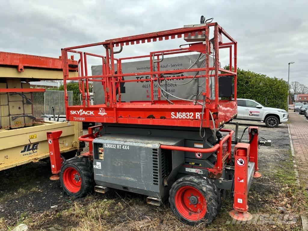 SkyJack SJ 6832 RT Sakselifter