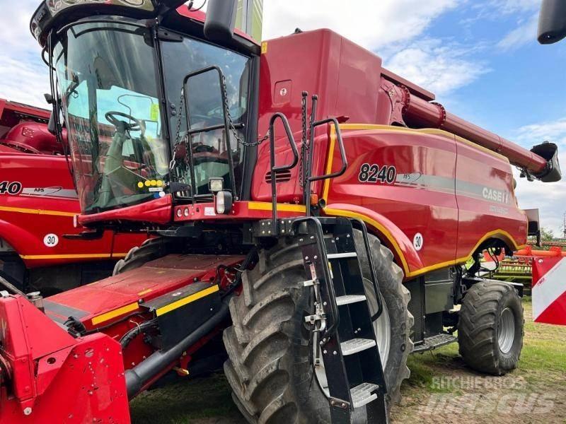 Case IH 8240 Skurtreskere