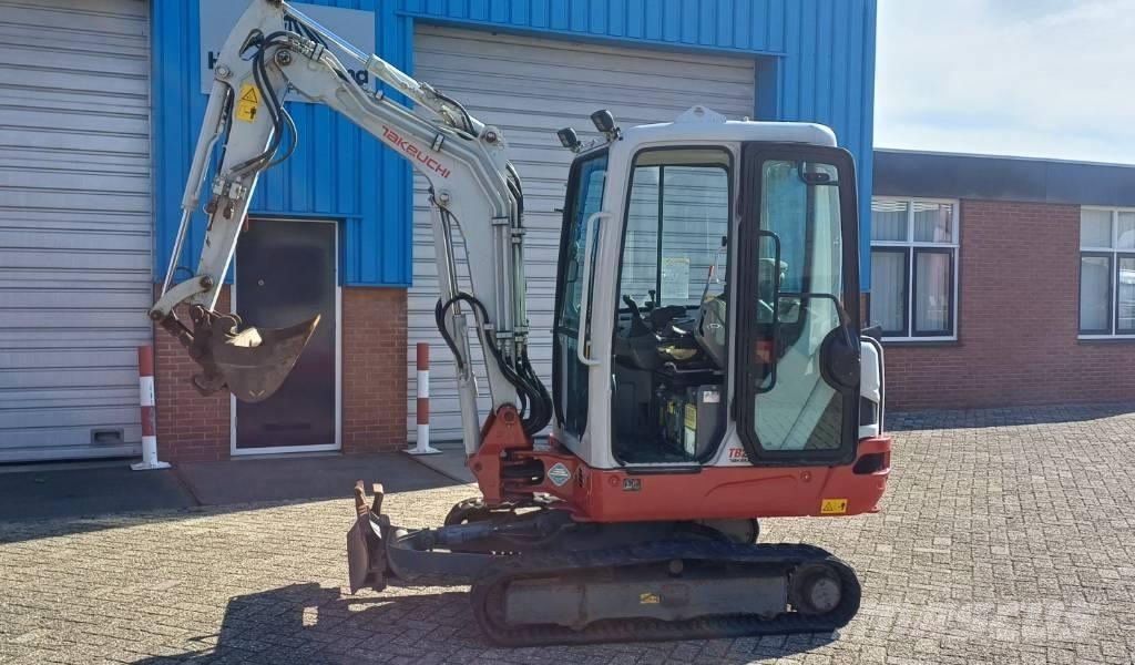 Takeuchi TB 225 Minigravere <7t