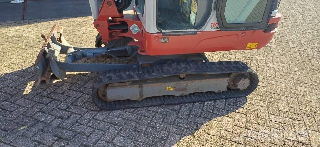 Takeuchi TB 225 Minigravere <7t