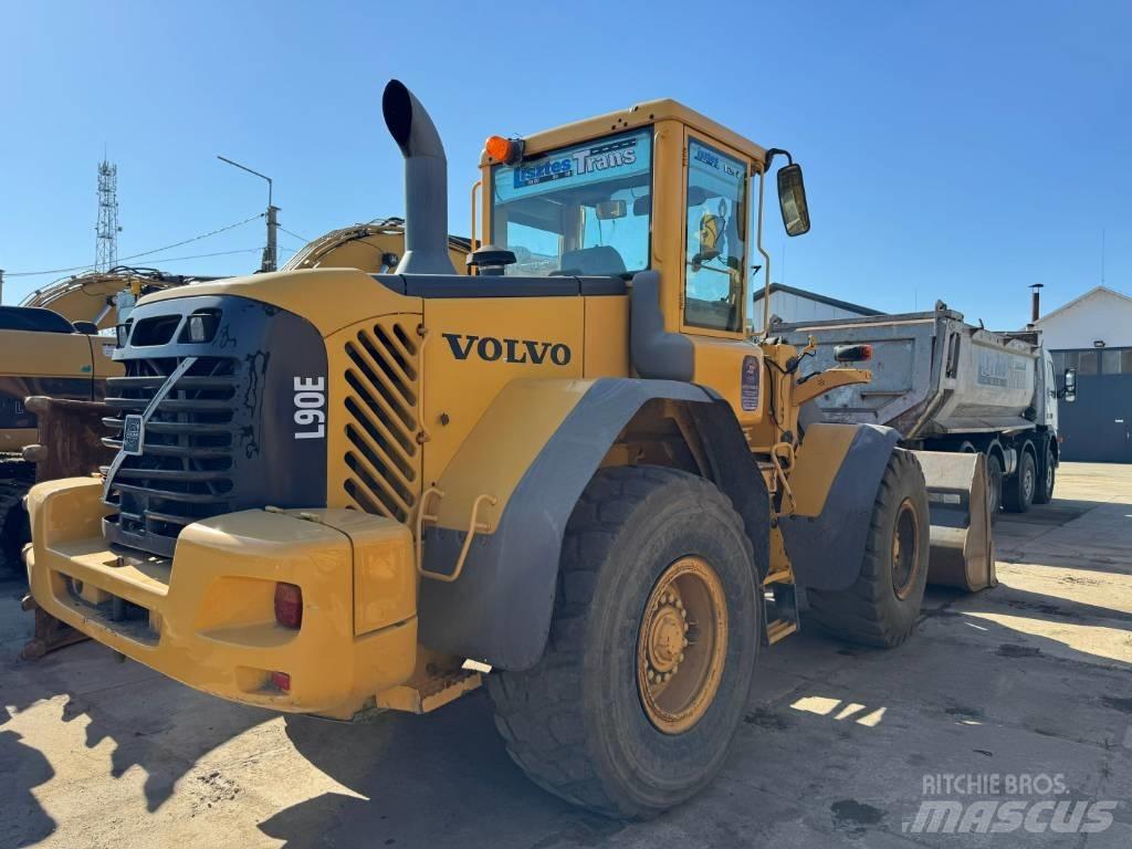 Volvo L 90 E +Mérleg Hjullastere