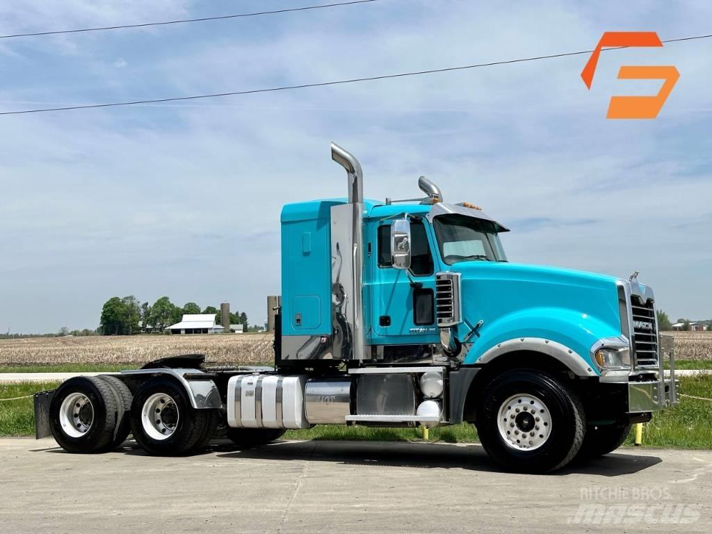 Mack Titan TD 713 Andre lastebiler