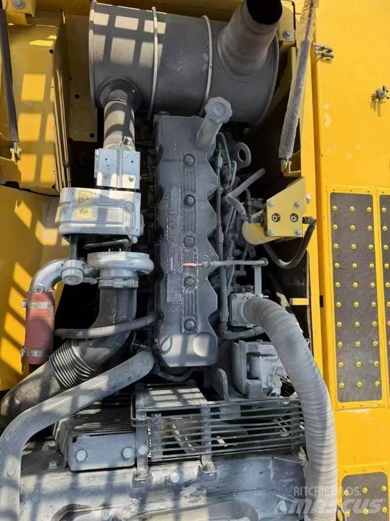 Komatsu 220-8 Beltegraver
