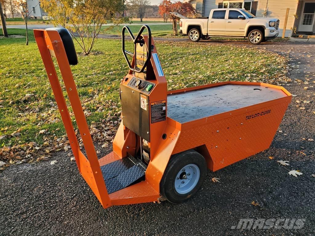 Taylor-Dunn SC090 Tauetraktor