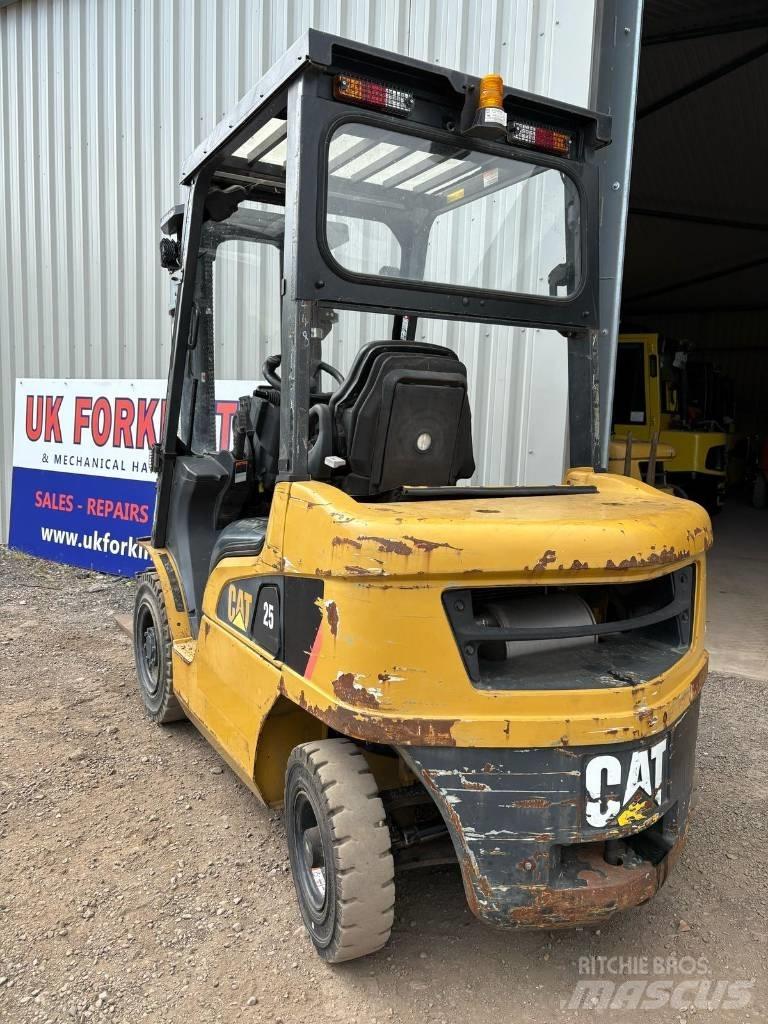 CAT DP 25 NT Diesel Trucker