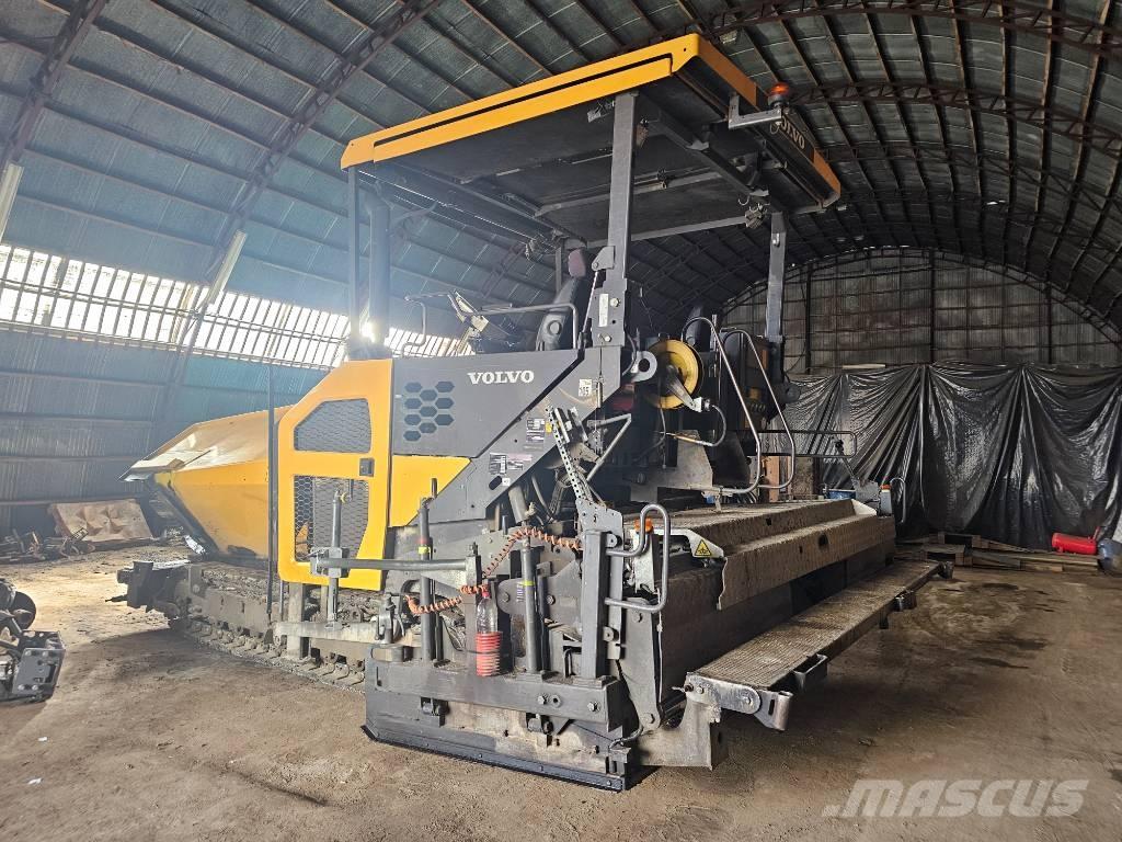 Volvo P6820C Asfaltutleggere