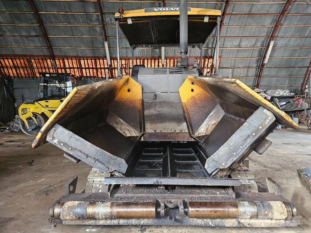 Volvo P6820C Asfaltutleggere