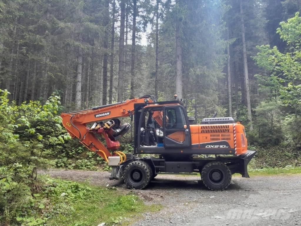 Doosan DX 210 W Gravemaskiner
