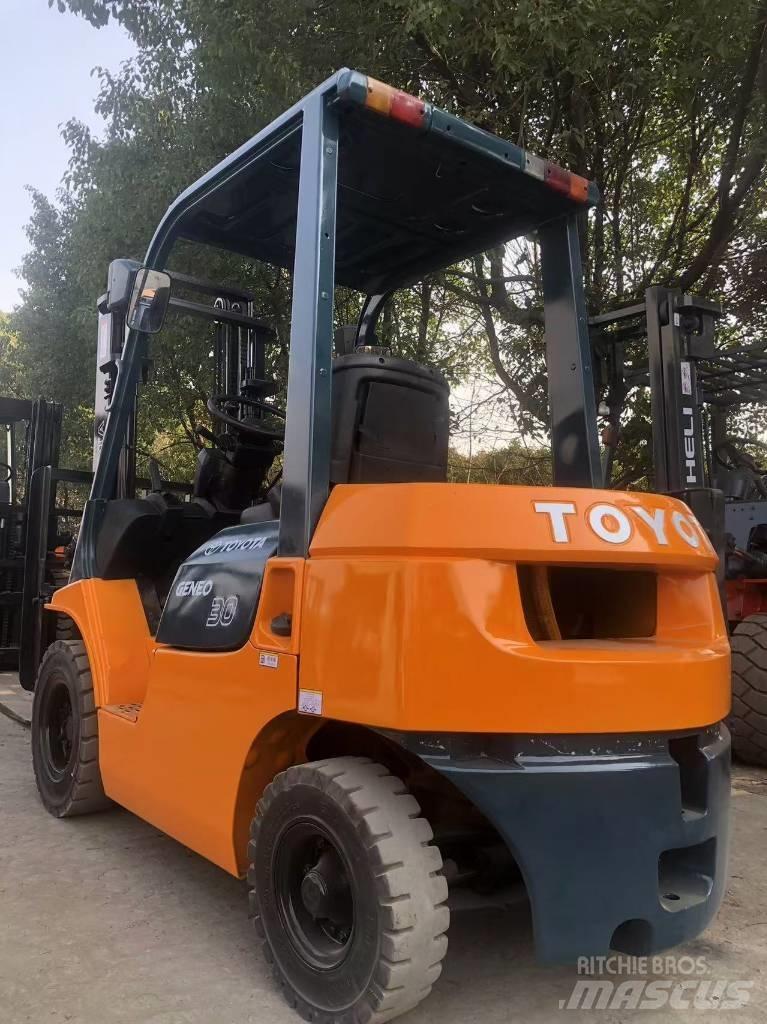 Toyota FD 30 Diesel Trucker