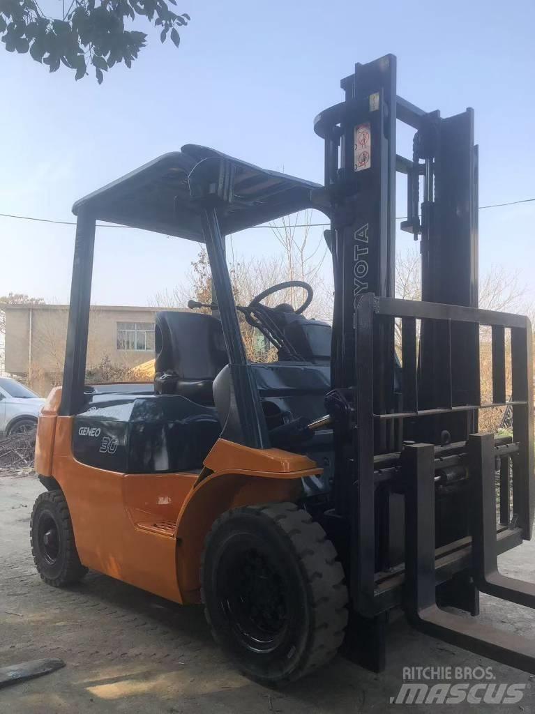 Toyota FD 30 Diesel Trucker