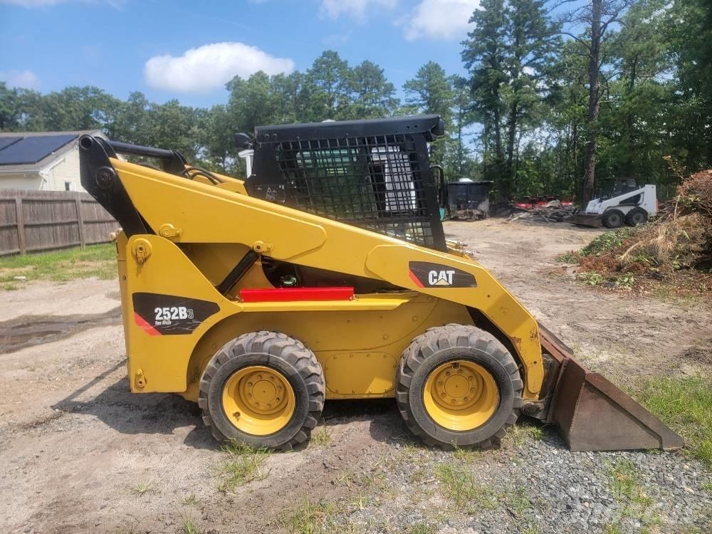 CAT 252 B 3 Kompaktlastere