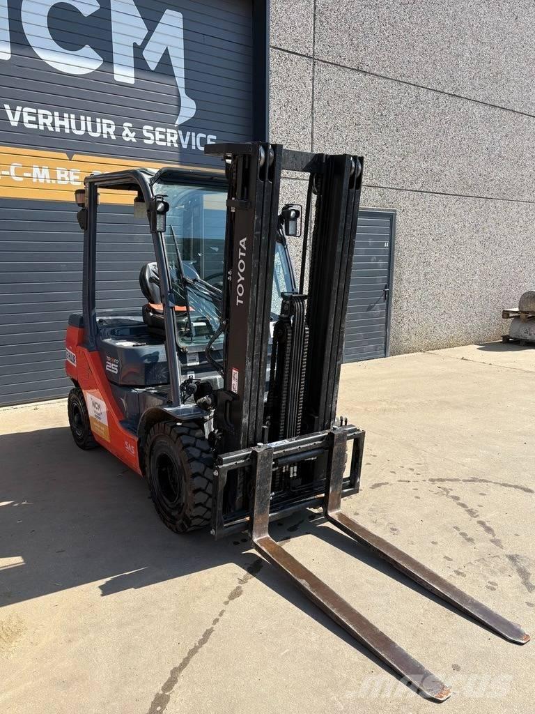 Toyota 8 FDF 25 Diesel Trucker