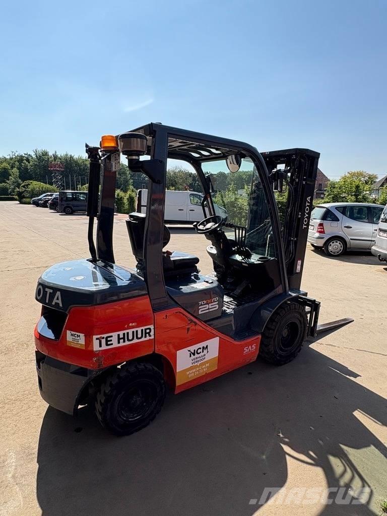 Toyota 8 FDF 25 Diesel Trucker