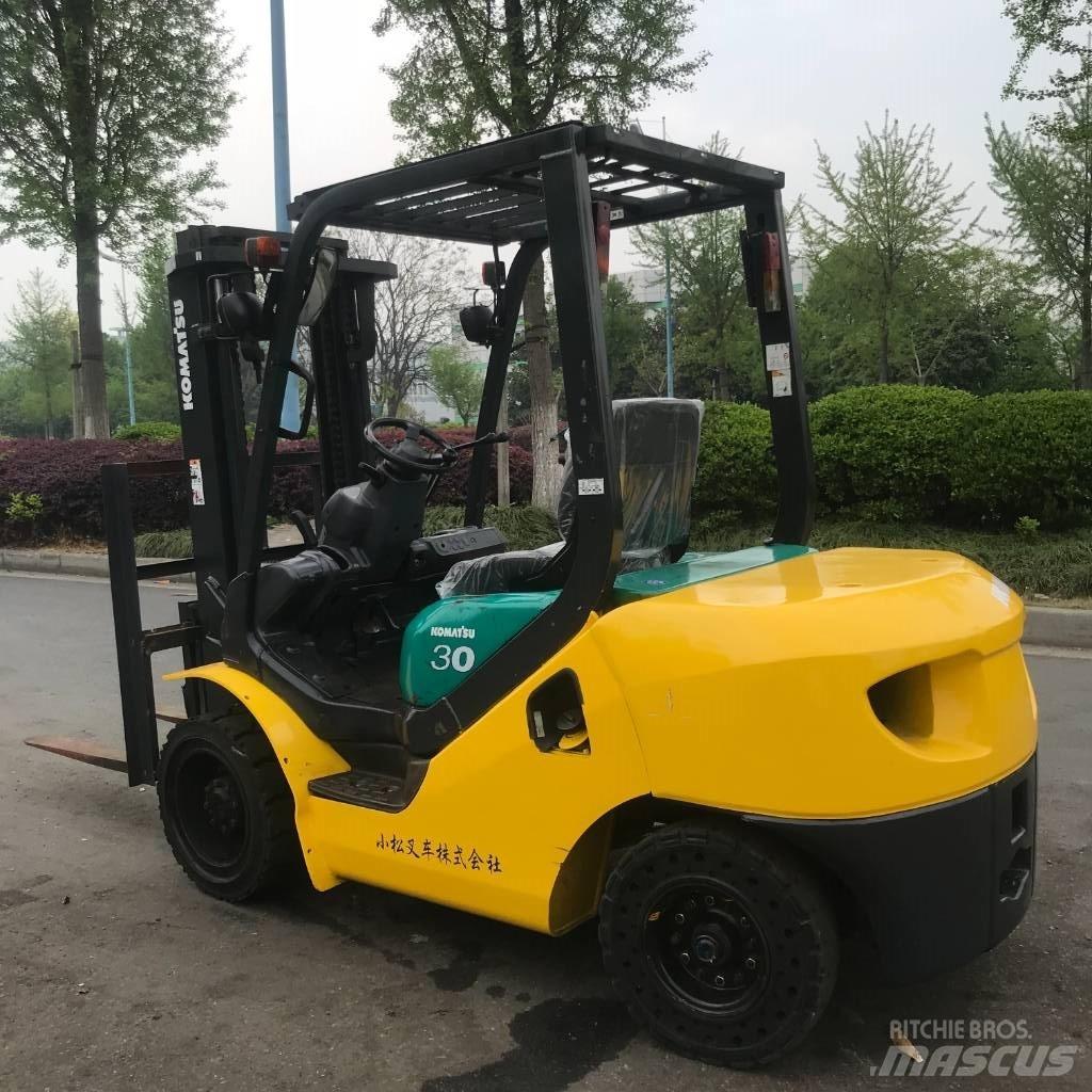 Komatsu 30 Diesel Trucker