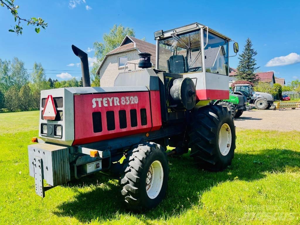 Steyr 8320 Fôrhøstere