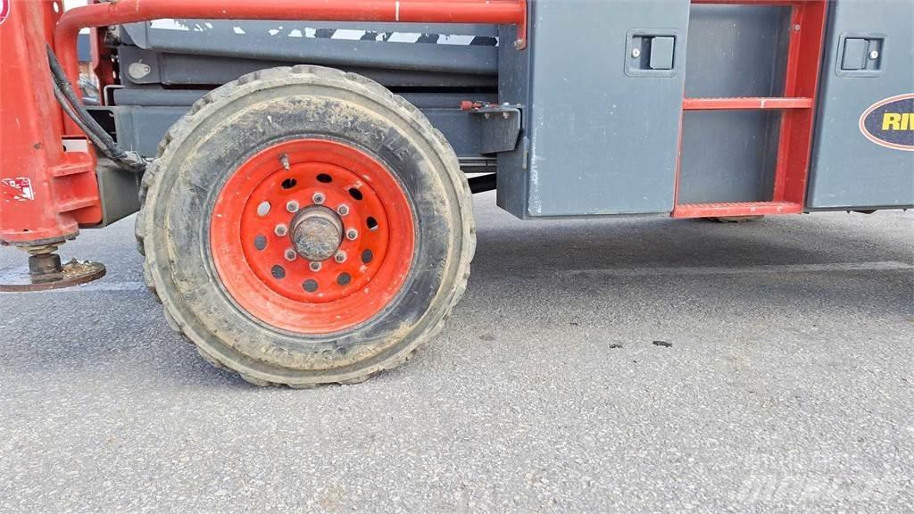 SkyJack 8841RT Sakselifter
