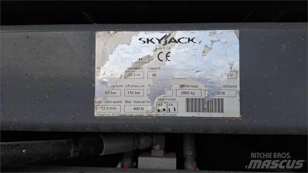 SkyJack 8841RT Sakselifter