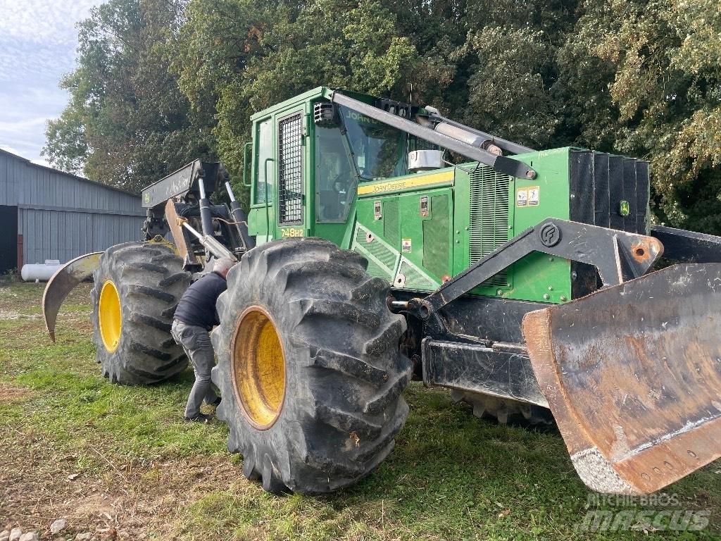 John Deere 748 H II Traktor med skogsutstyr