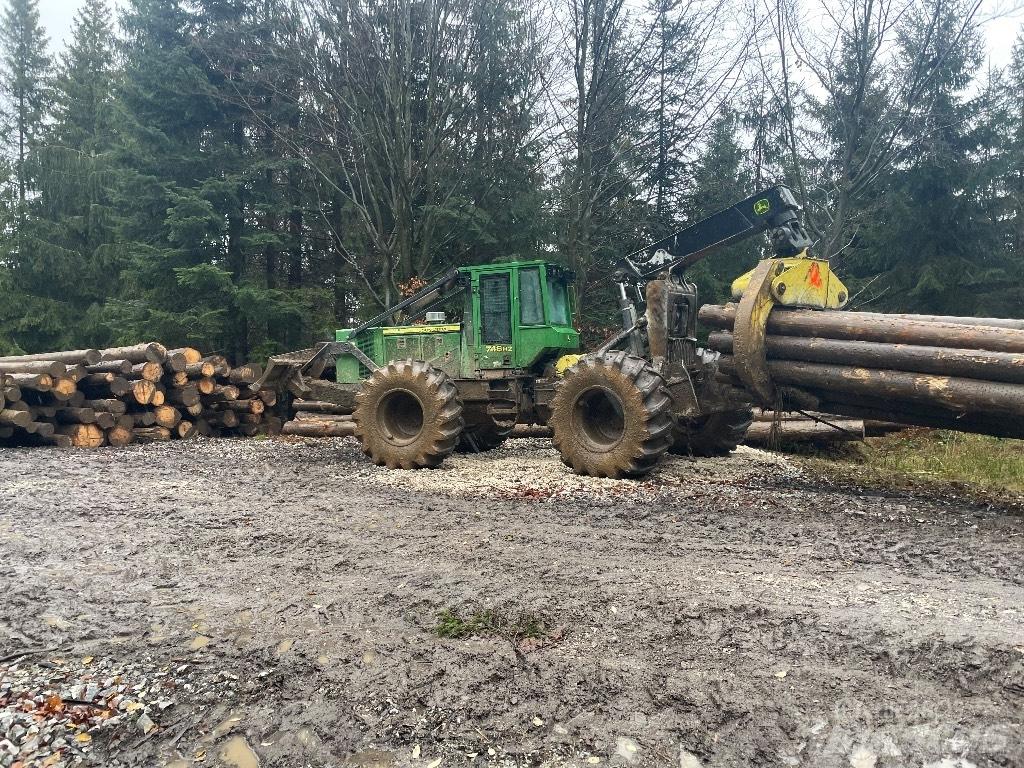John Deere 748 H II Traktor med skogsutstyr