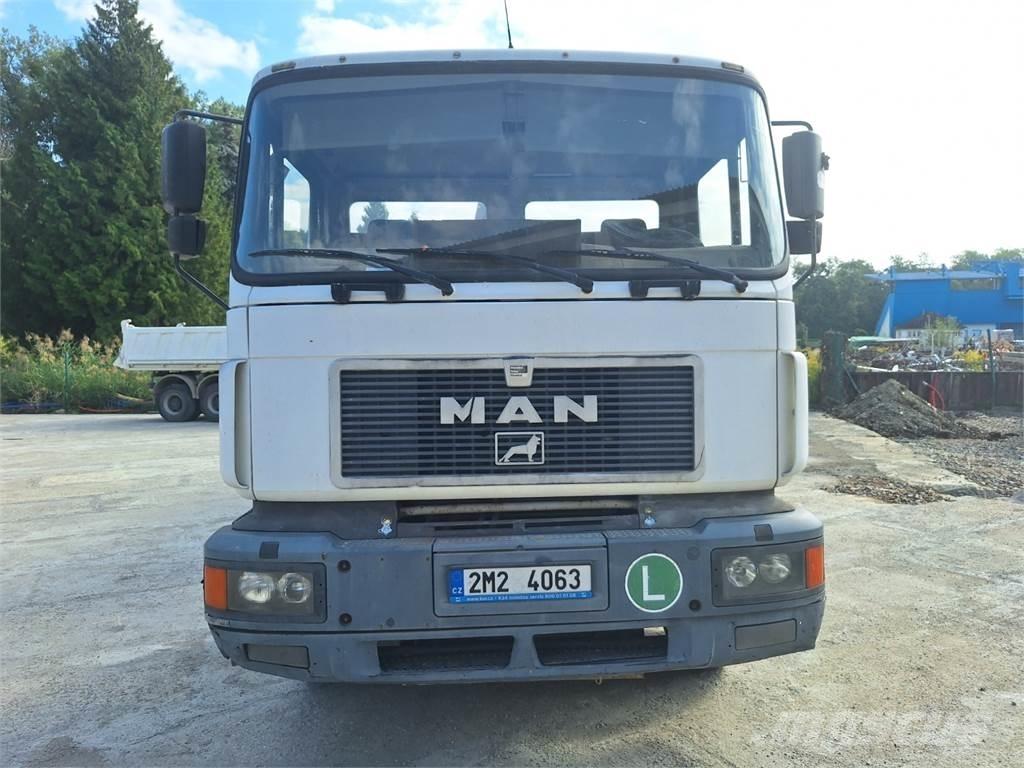 MAN 26.403 6X2 Chassis