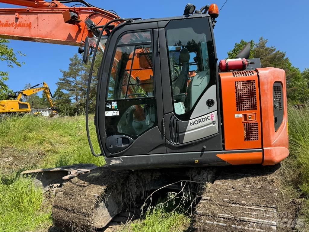 Hitachi ZX135USBL-6 Beltegraver