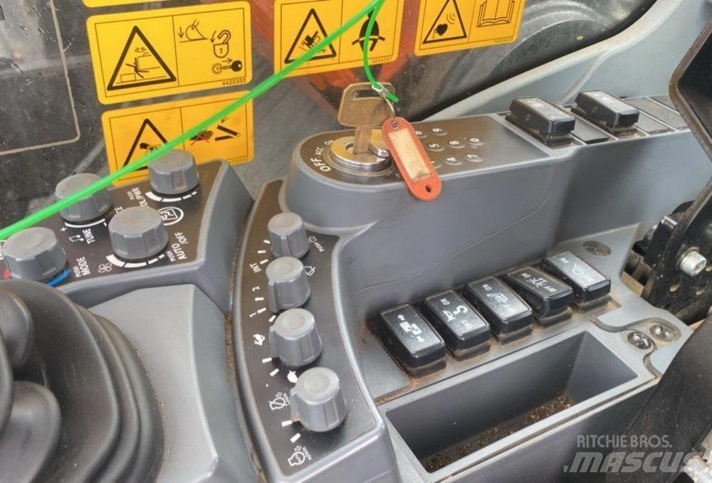 Hitachi ZX 300 LC-7 Beltegraver