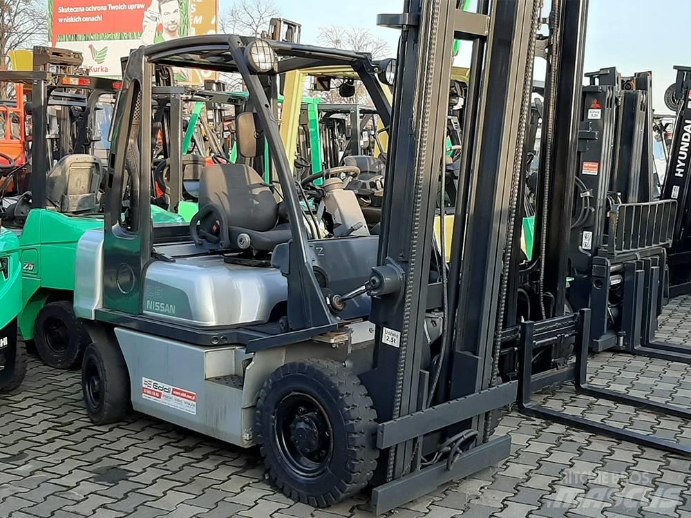 Nissan Y1D2A25Q Diesel Trucker
