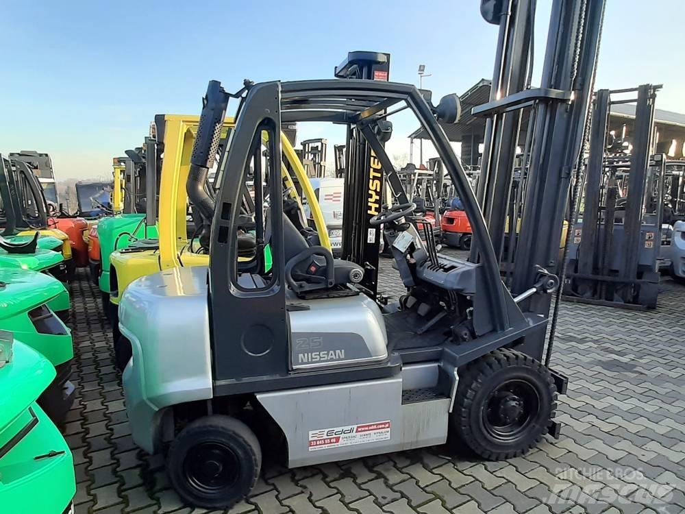 Nissan Y1D2A25Q Diesel Trucker