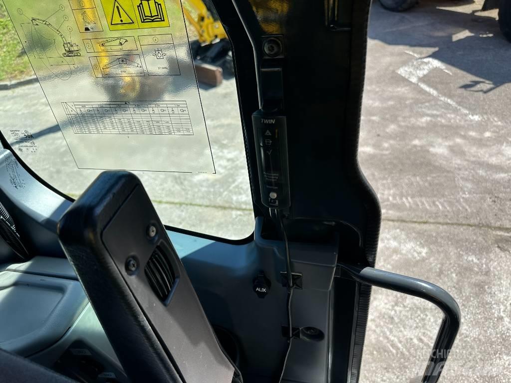 Komatsu PC210LCi-11 Beltegraver