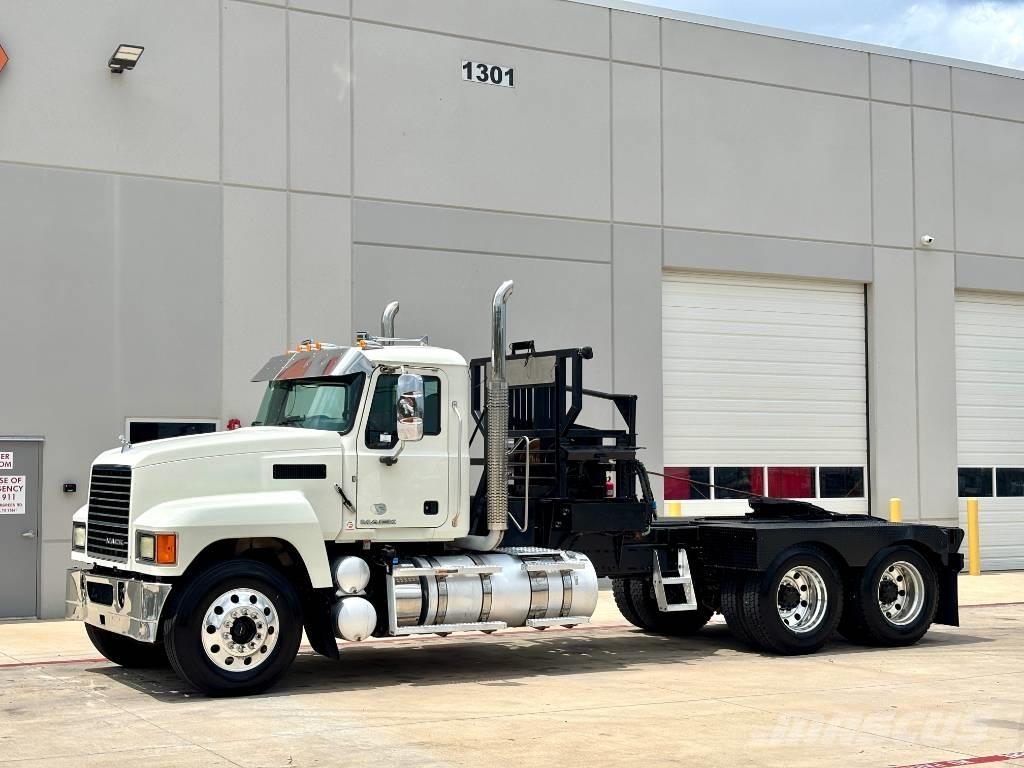 Mack CHU 613 Bergingsbiler