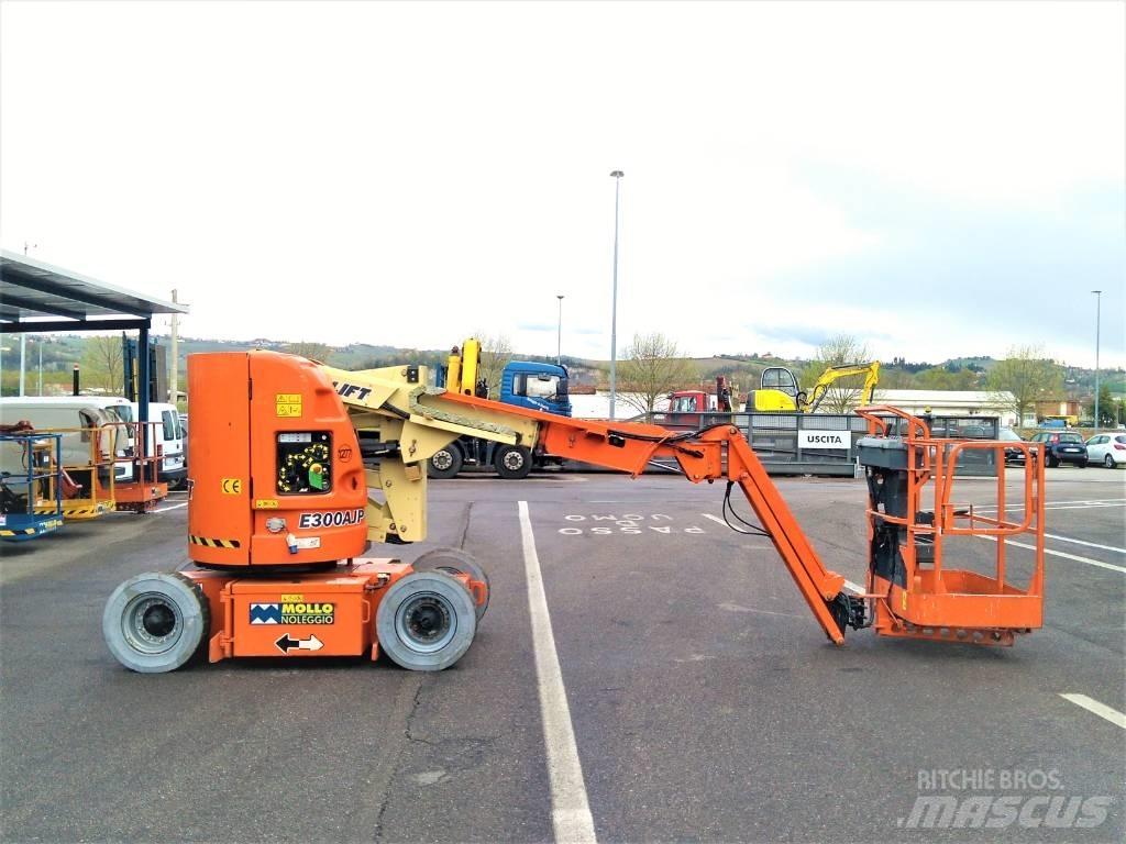 JLG E 300 AJP Leddede bomlifter
