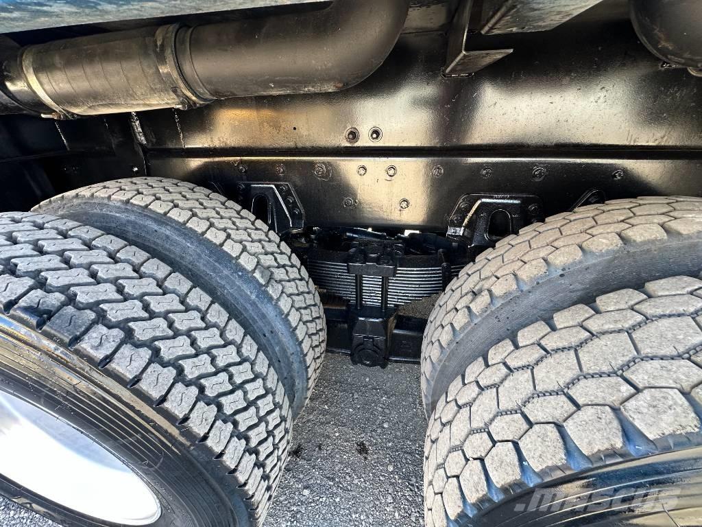 Freightliner 114 SD Slamsugere