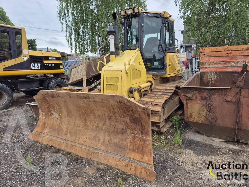 Komatsu D51EX-22 Dozere Beltegående