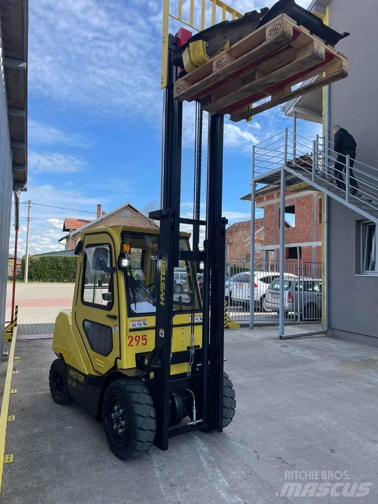 Hyster H3.5UT Diesel Trucker