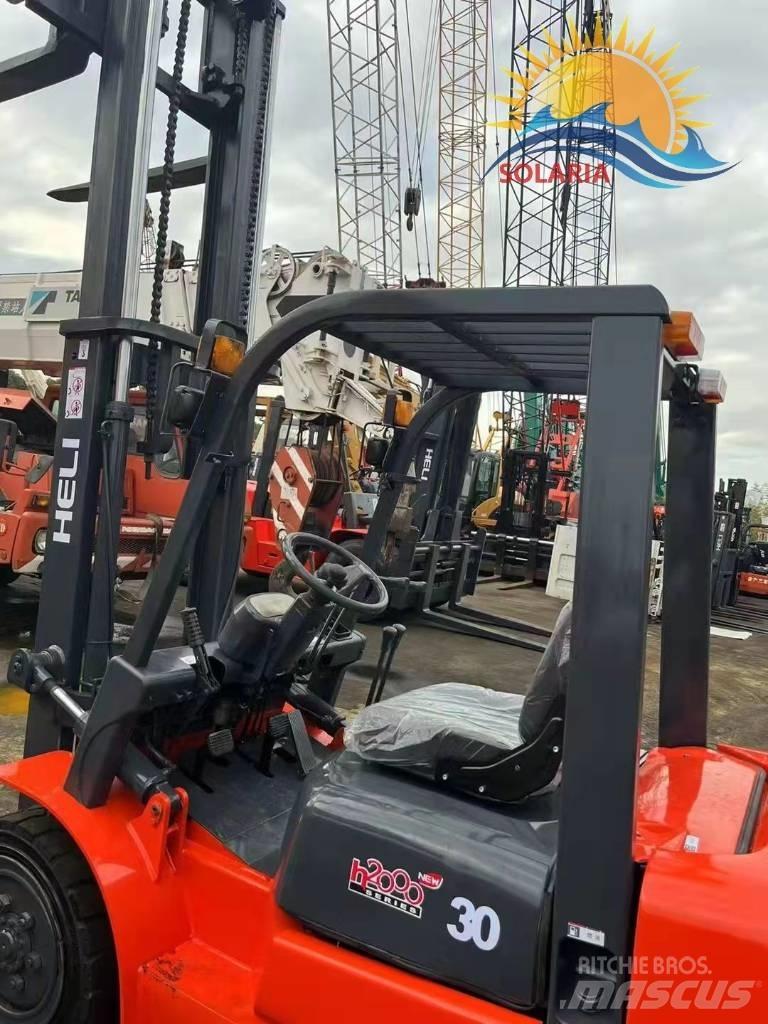 Heli CPCD 30 Diesel Trucker