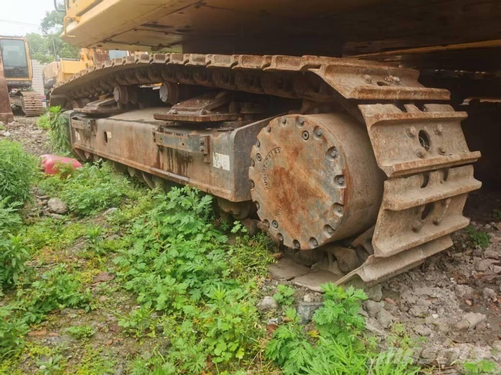 Komatsu PC 450-8 Beltegraver