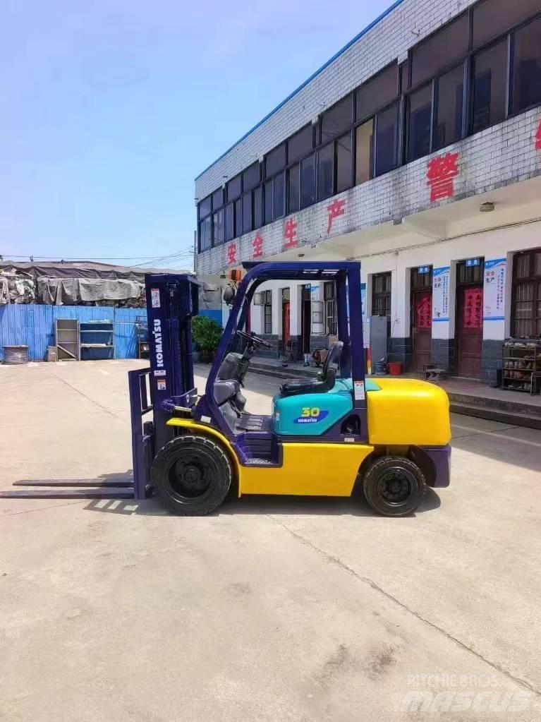 Komatsu FD 30 Diesel Trucker