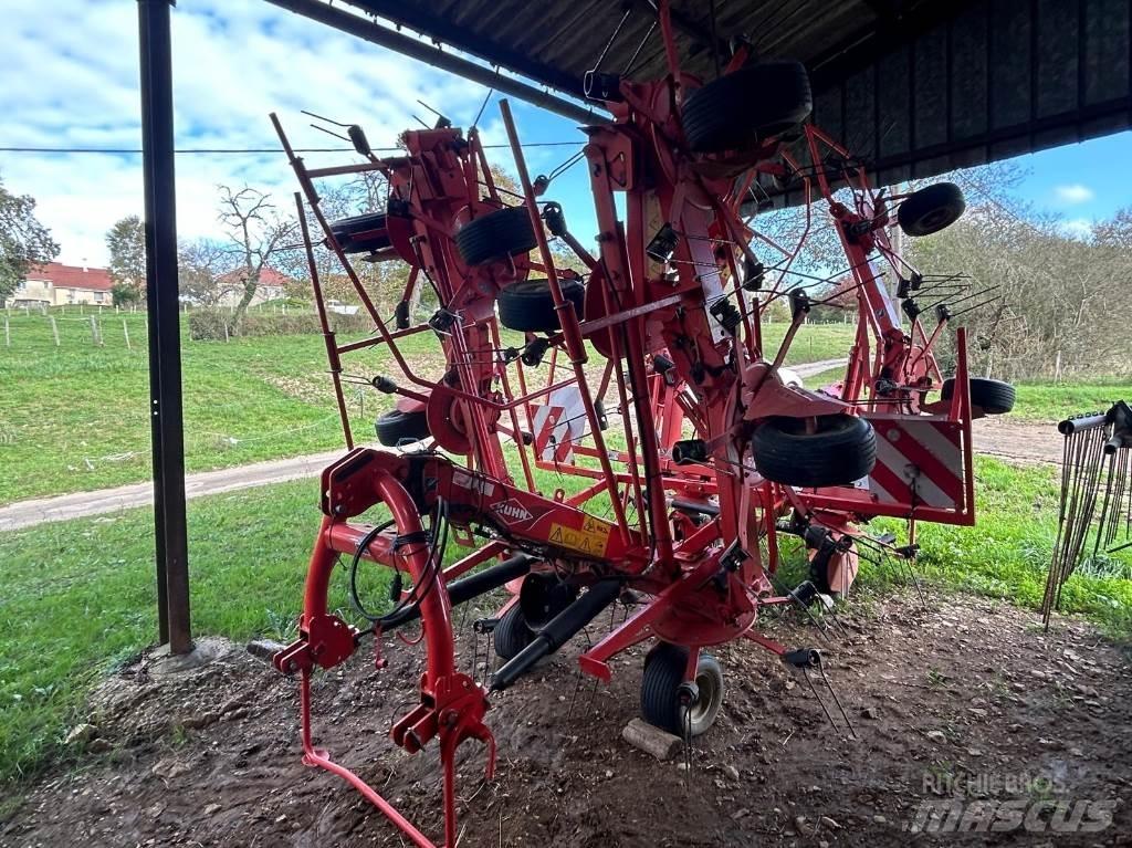 Kuhn GF8702 Raker og høyvendere