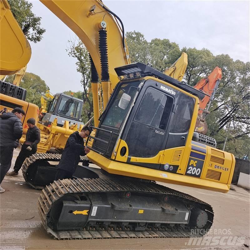 Komatsu PC200-8 Beltegraver
