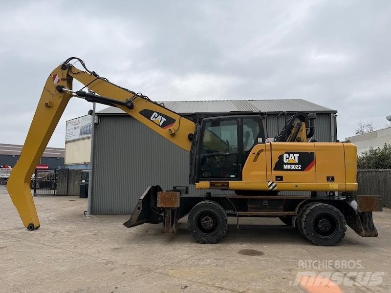 CAT MH 3022 Gravemaskiner for avfallshåndtering