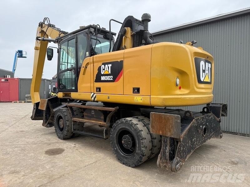 CAT MH 3022 Gravemaskiner for avfallshåndtering