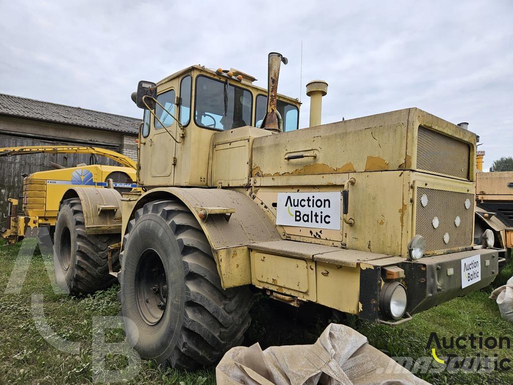  Kirovec K-701 Traktorer