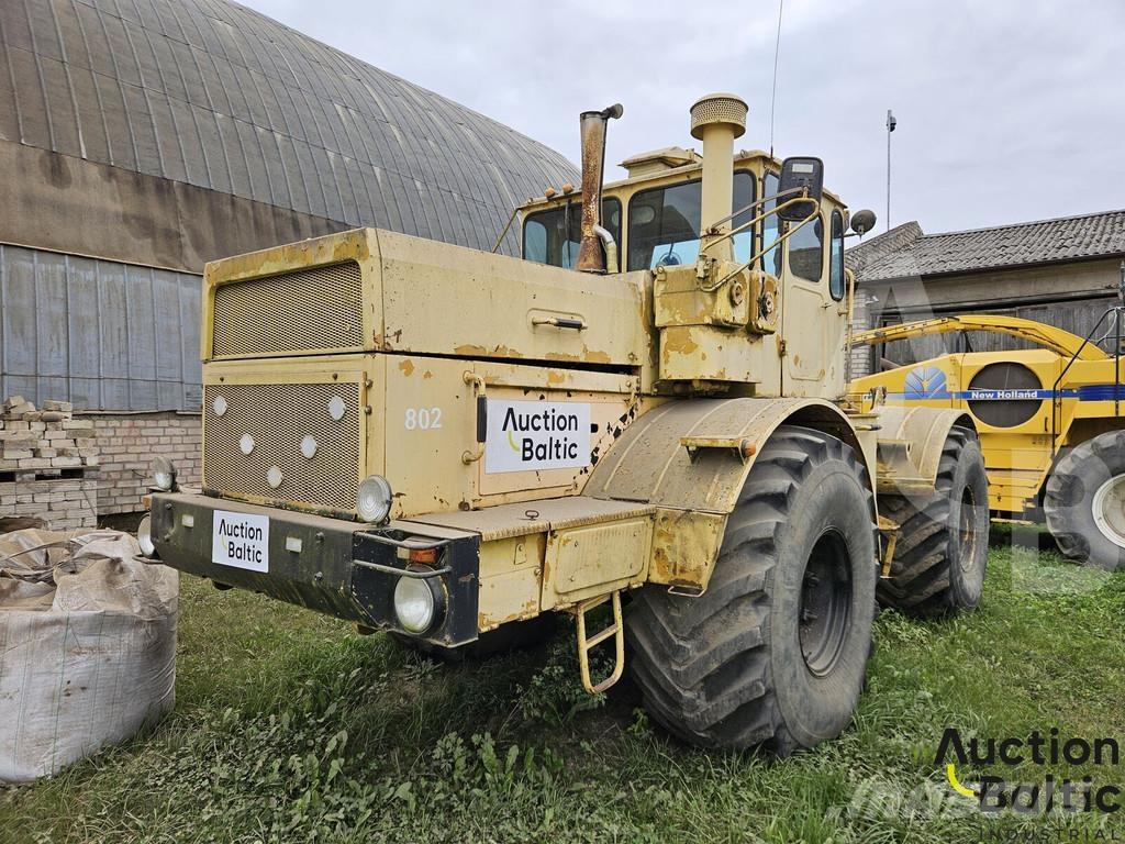  Kirovec K-701 Traktorer